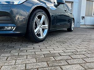 Volvo  D4  Geartronic MOMENTUM PRO - Sthzg - Pano -